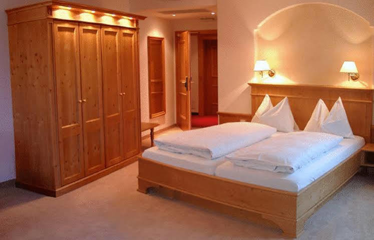 Hotel Garni Partaneshof Merano Esterno foto